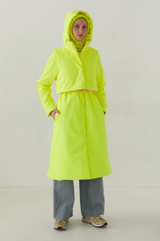 Утепленное пальто из мембраны лимонного цвета с жилетом