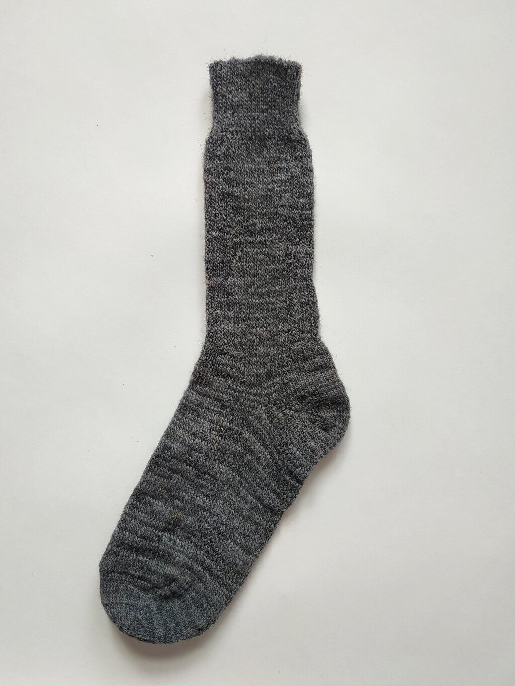 Носки из шерсти темно-серого цвета