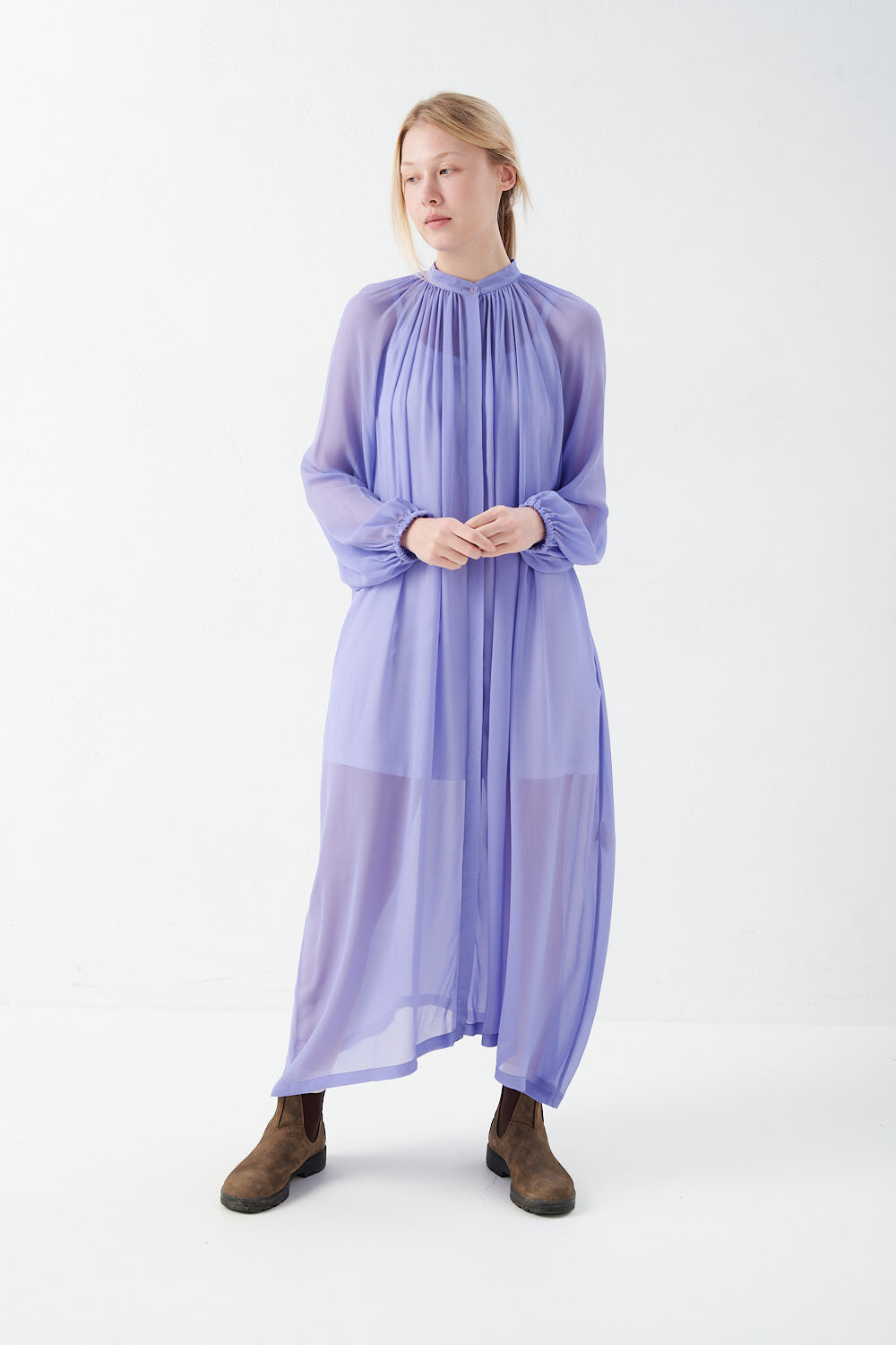 Платье со сборкой лавандового цвета