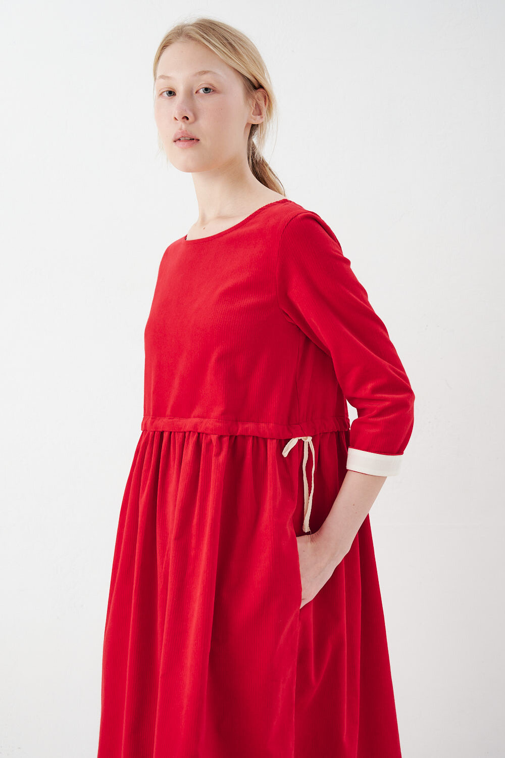 Платье с кулиской из вельвета красного цвета