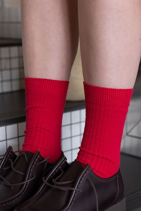 Носки из хлопка красного цвета