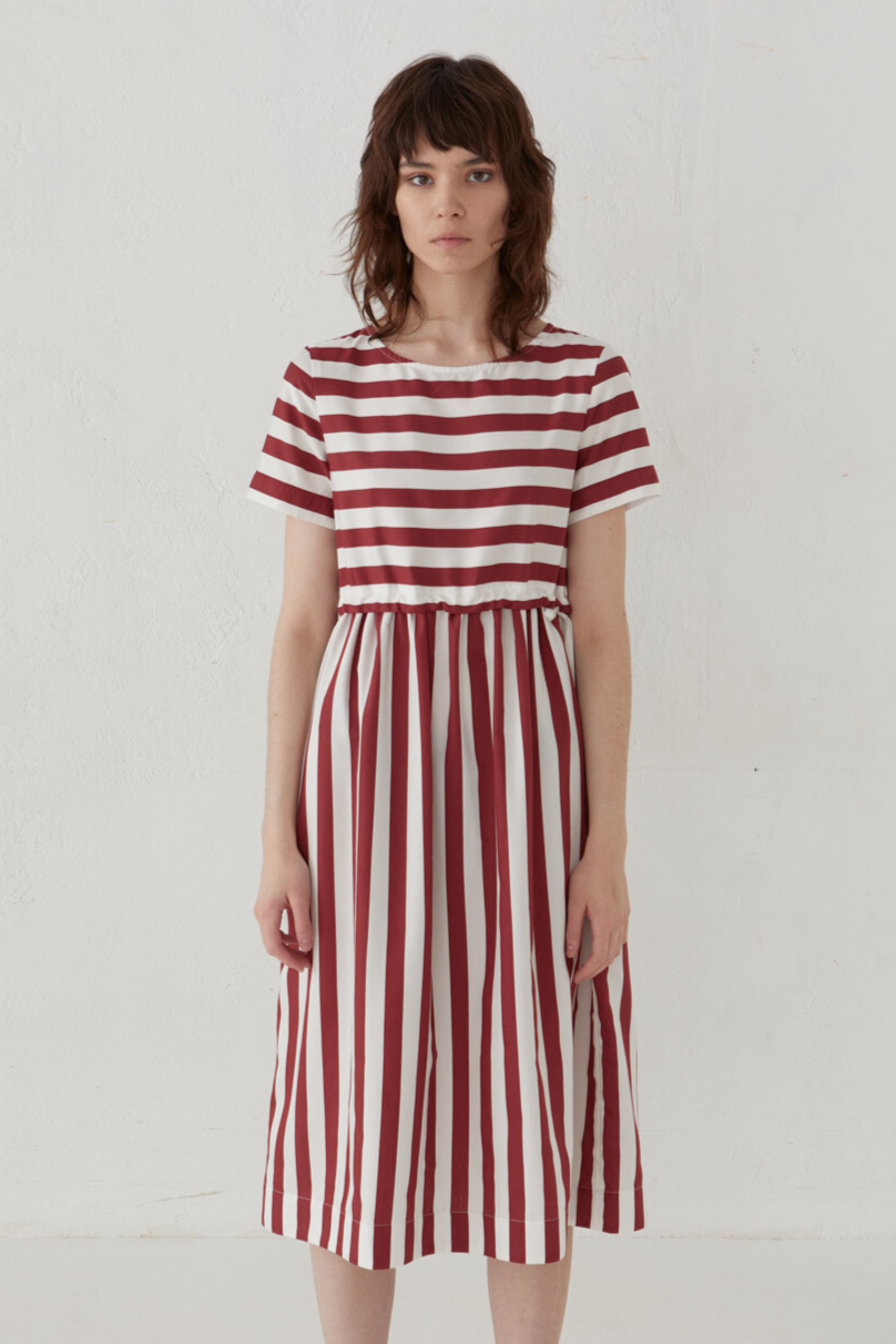 Платье с кулиской в бордово-белую полоску