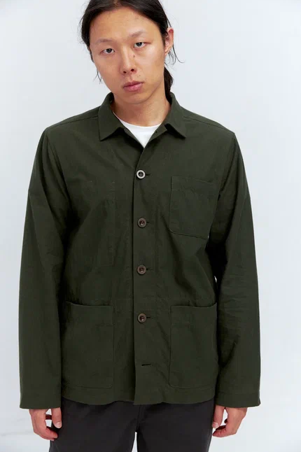 Верхняя мужская рубашка с карманами цвета хаки