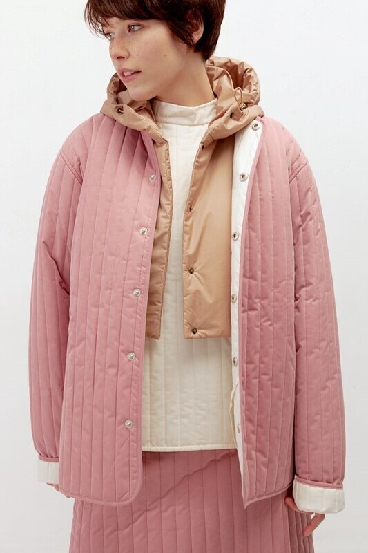 Стеганая куртка розового цвета из мембраны