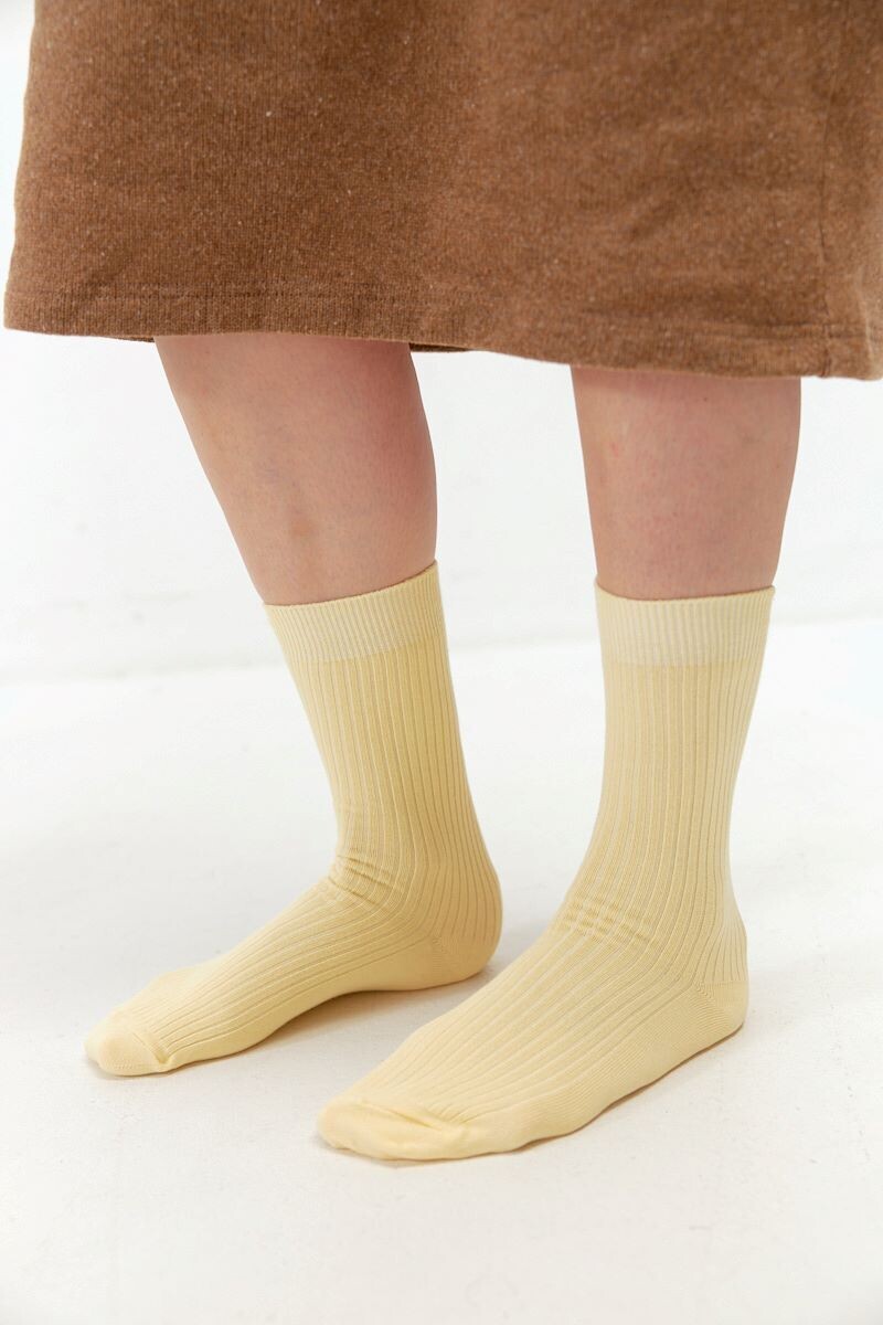 Носки из хлопка светло-желтого цвета