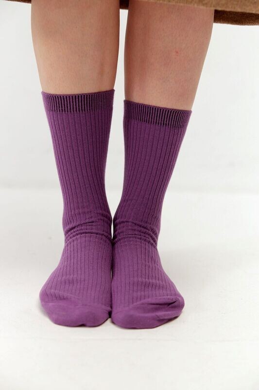Носки из хлопка фиолетового цвета