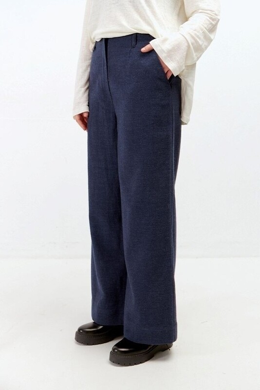 Широкие брюки с цельновыкроенным поясом из синей шерсти