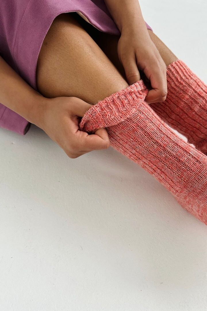 Носки кораллового цвета из шерсти