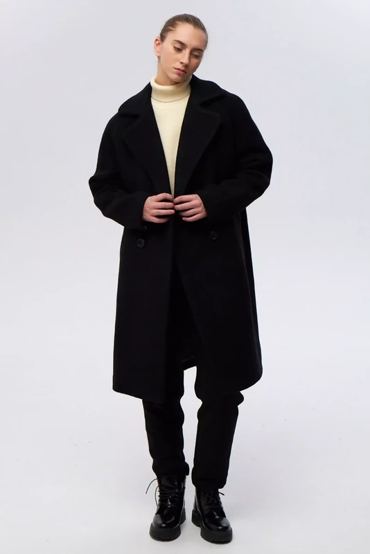 Двубортное пальто черного цвета из шерсти