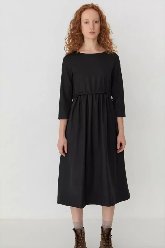 Платье с кулиской черное из тонкой шерсти