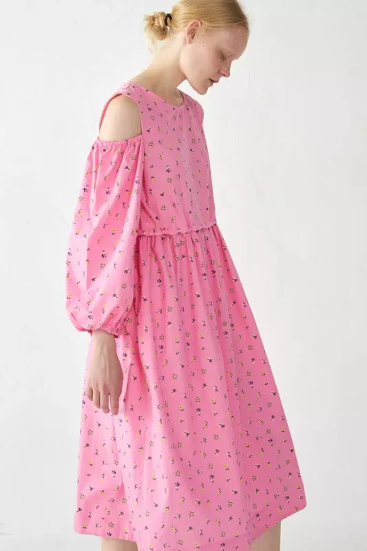 Платье с открытыми плечами с кулиской из розового хлопка