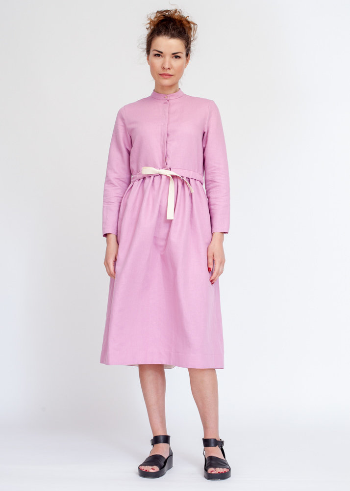 Платье на пуговицах с кулиской розового цвета из льна