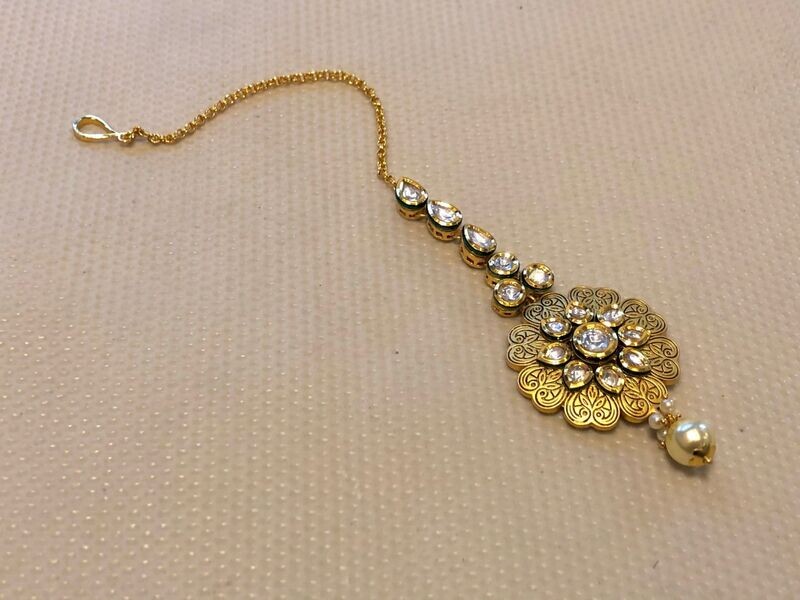Traditional Kundan Mang Tika