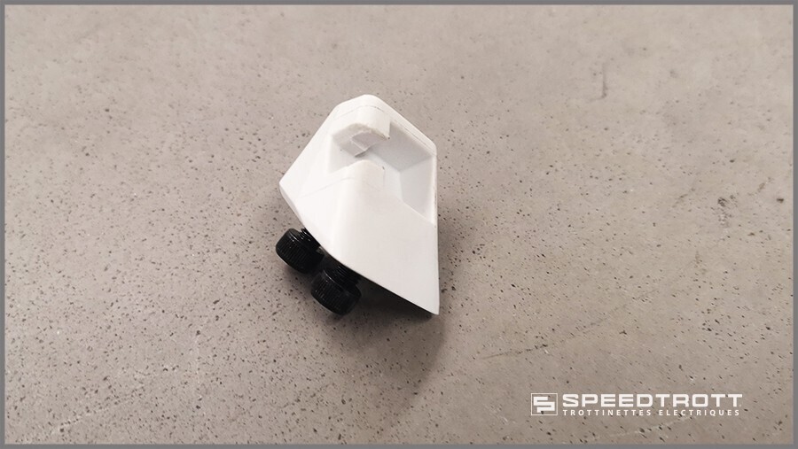 Support arrière crochet de maintien - Speedtrott XM-350