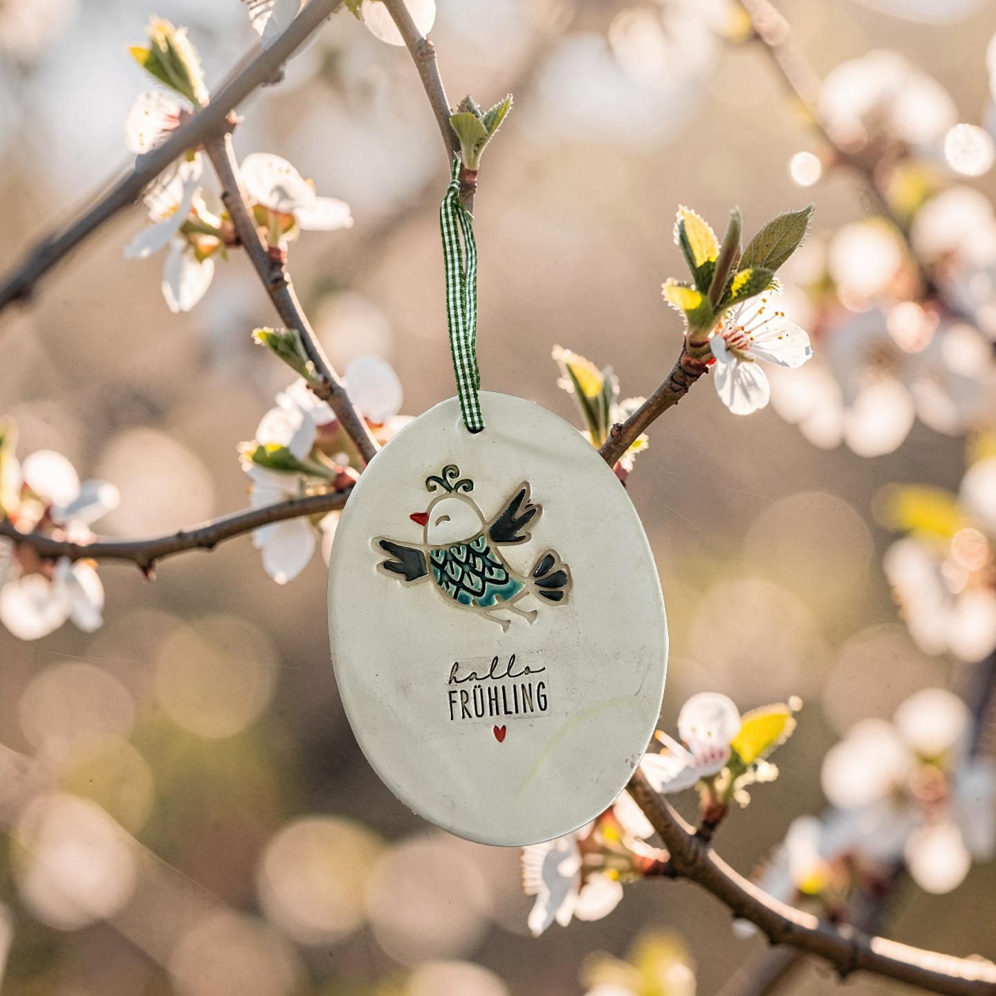 ? Hallo Frühling – handgefertigter Keramikanhänger mit zwitschernden Vögelchen