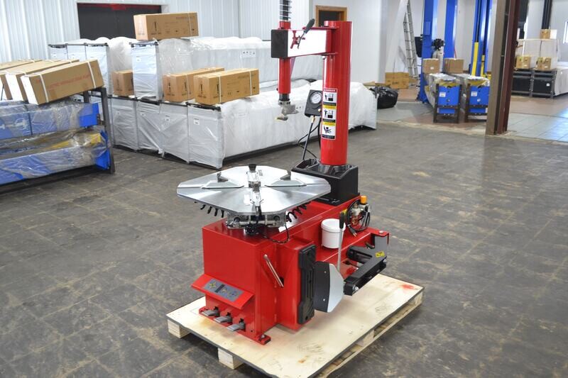 Tuxedo TC-950 Tire Changer w/Bead Blaster, 13-24" Rim Size

