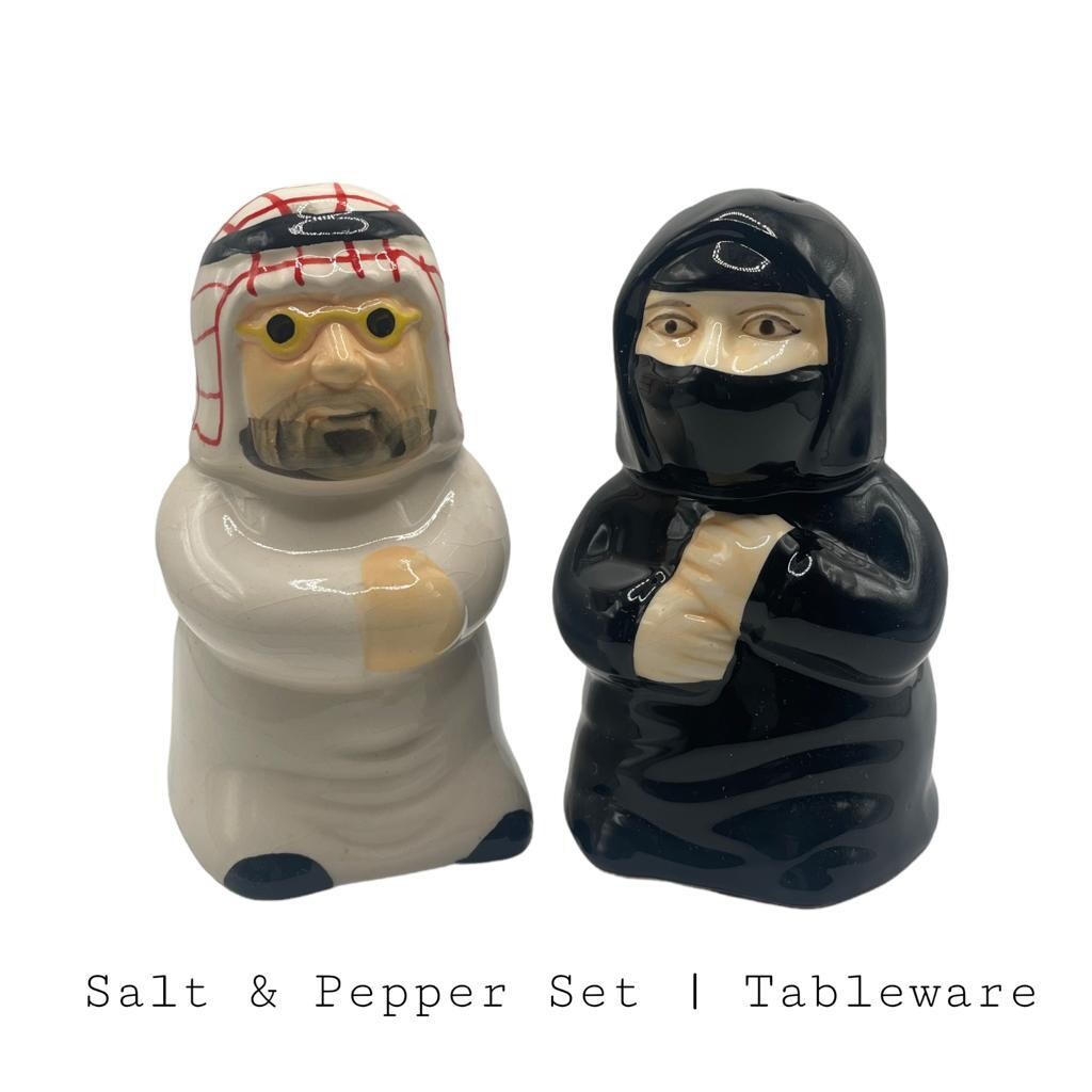 Vintage Arabic Gulf Couple Salt &amp; Pepper Shaker Ceramic, Vintage Arabic Gulf Couple Salt &amp; Pepper Shaker Ceramic: 001 Greetings