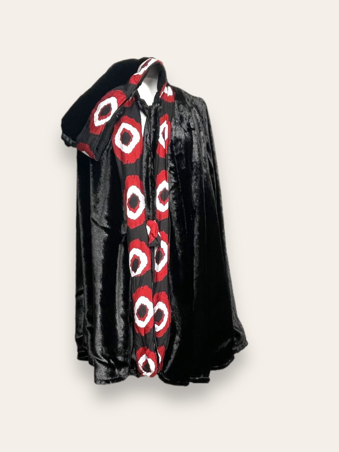 Moghmoq Velvet Hooded Cape – One Size