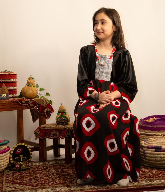 Yemeni Moghmoq Patterned Dress – Velvet Elegance for Kids (6-8 Years)