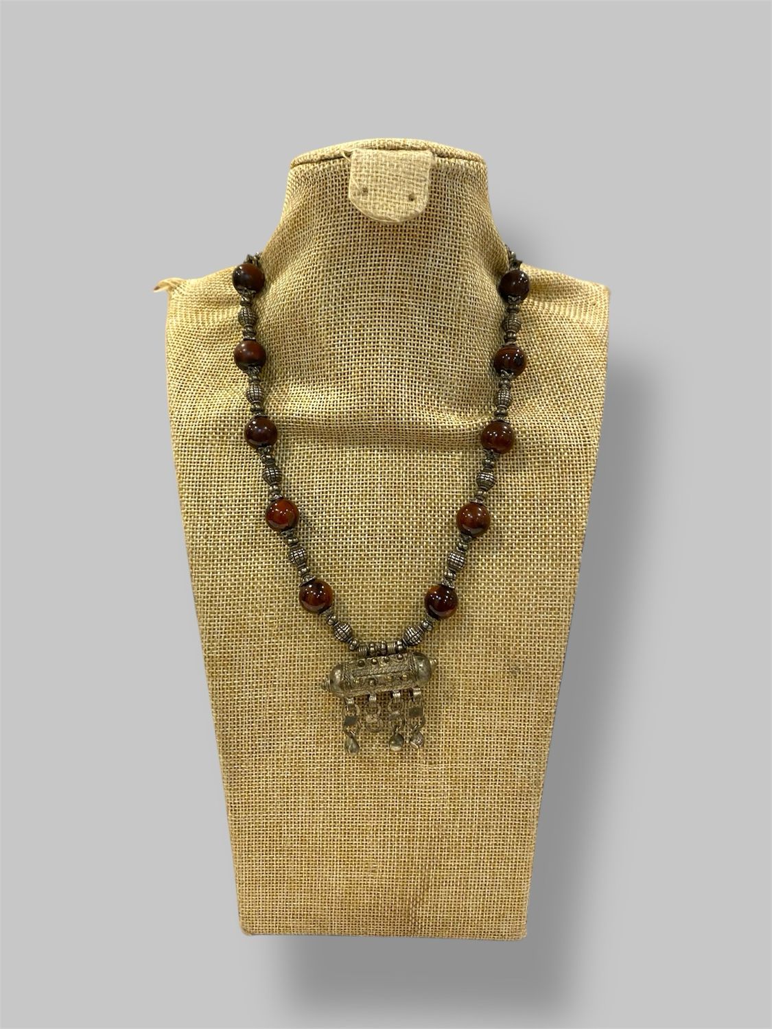 Red Necklace  قلاده حمره