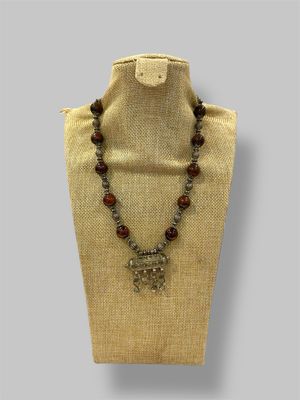 Red Necklace  قلاده حمره