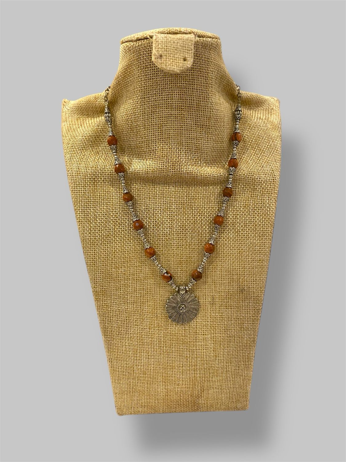 Flower necklace قراده ورده 