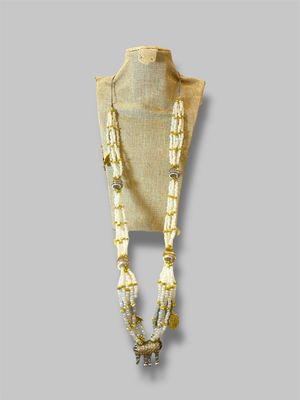 White necklace قلادة بيضاء
