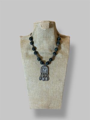 Grey and silver necklace قلادة رمادية وفضية