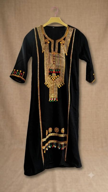 Black Traditional Yemeni Dress with golden design  (Ages 4 to 6 ) - فستان يمني تقليدي للبنات الصغار (٤ إلى ٦ سنين)