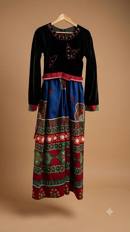 Colorful Traditional Yemeni Dress (Ages 8 to 11 ) - فستان يمني تقليدي للبنات الصغار (٨ إلى ١١ سنين)