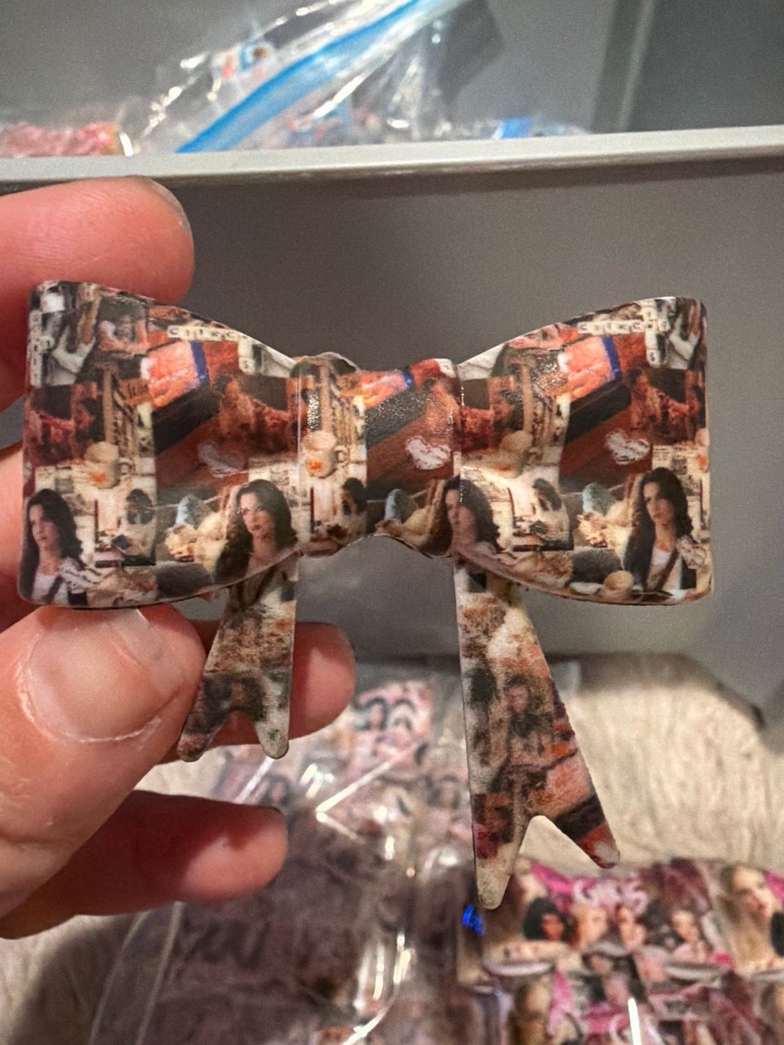 GILMORE GIRLS 4 BOWS