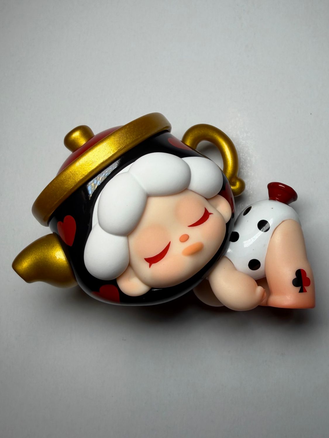 RED QUEEN TEAPOT WENDY