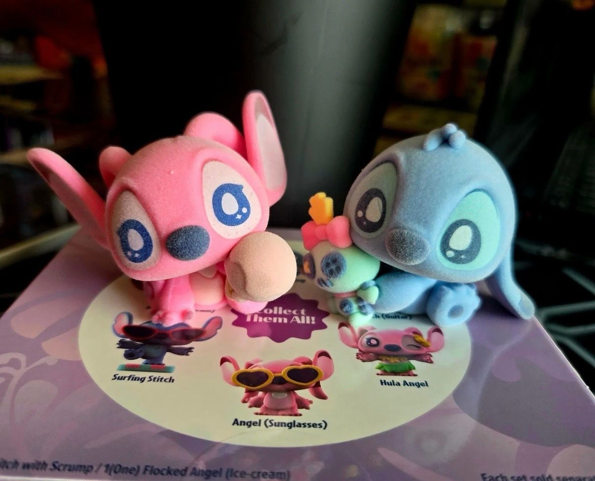 FLOCKED STITCH AND ANGEL SET
