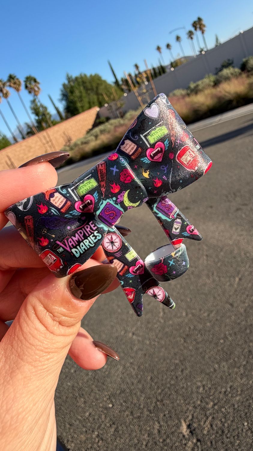 VAMPIRE DIARES SINGLE