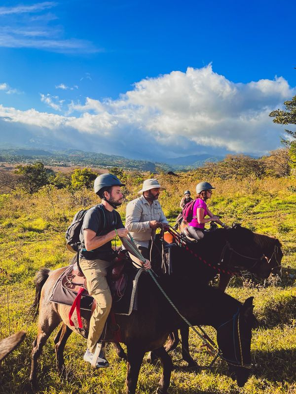 HALF DAY TOUR EN CABALGATA EN LA MONTAÑA, BOQUETE (TOUR COMPARTIDO O PRIVADO)