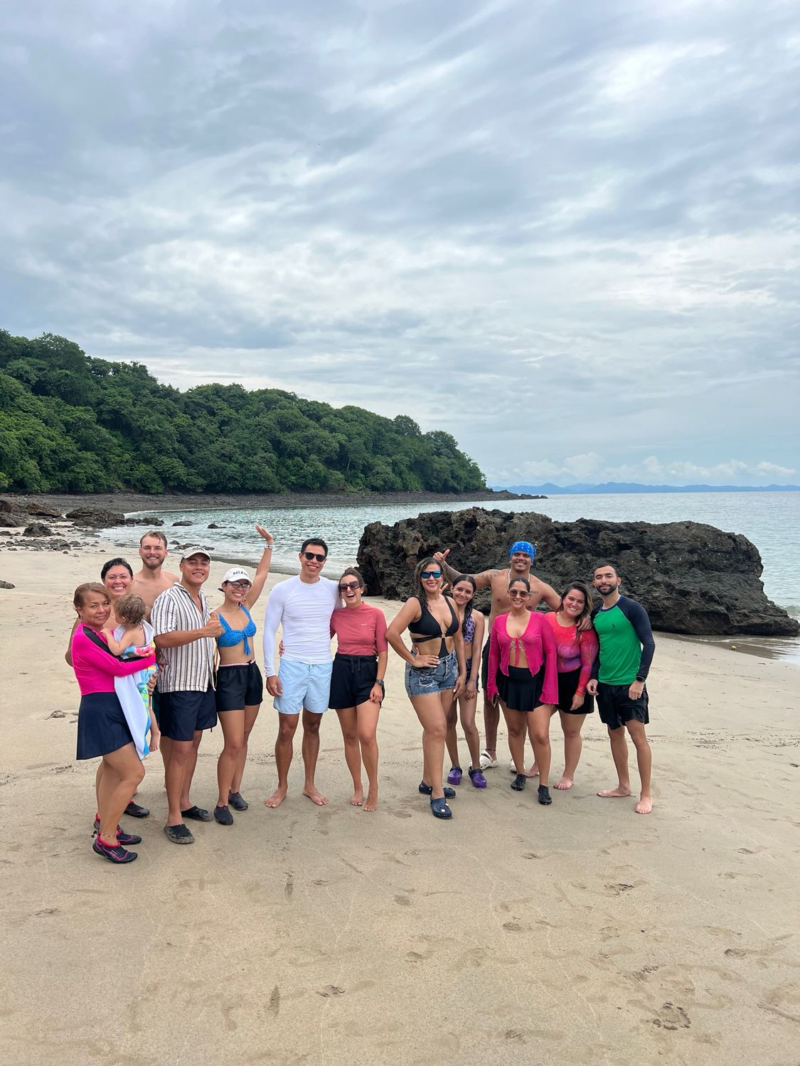 FULL DAY ISLA BONA E ESTIVA Y OTOQUE CON AVISTAMIENTO DE BALLENAS ( DESDE PANAMÁ GRUPAL COMPARTIDO )
