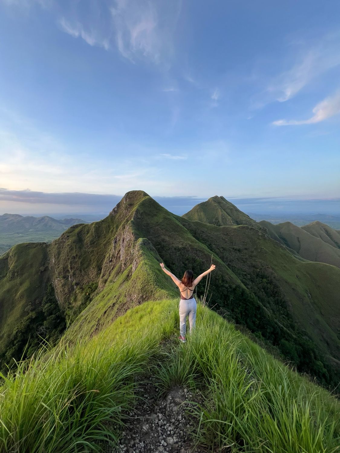 FULL DAY  AMANECER PICACHOS DE OLA + CASCADA MESITAS (GRUPAL, COMPARTIDOS DESDE PANAMÁ).