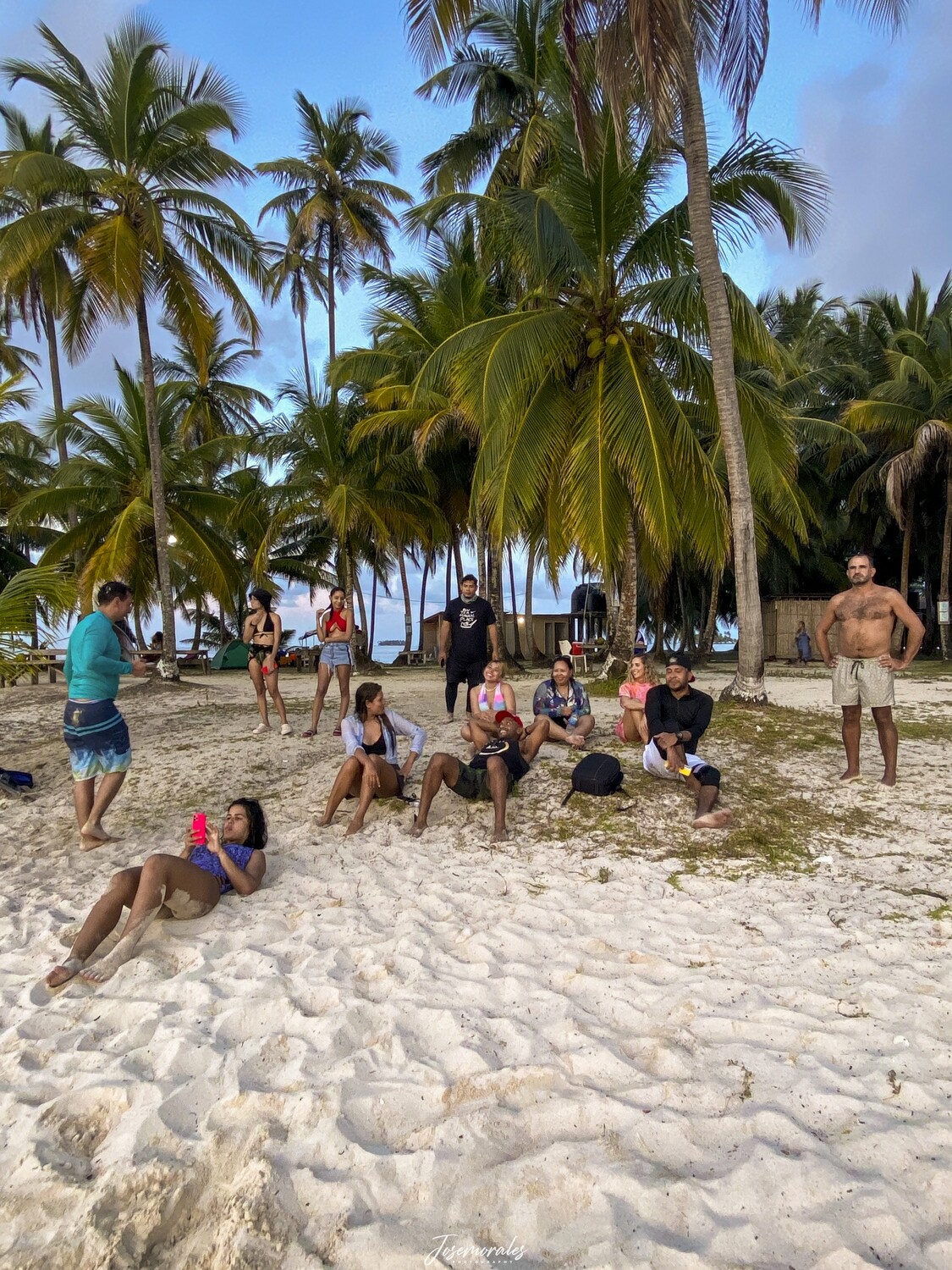 HOSPEDAJE GUNA YALA - ISLA PERRO (DORMITORIOS COMPARTIDOS) CUALQUIER FECHA