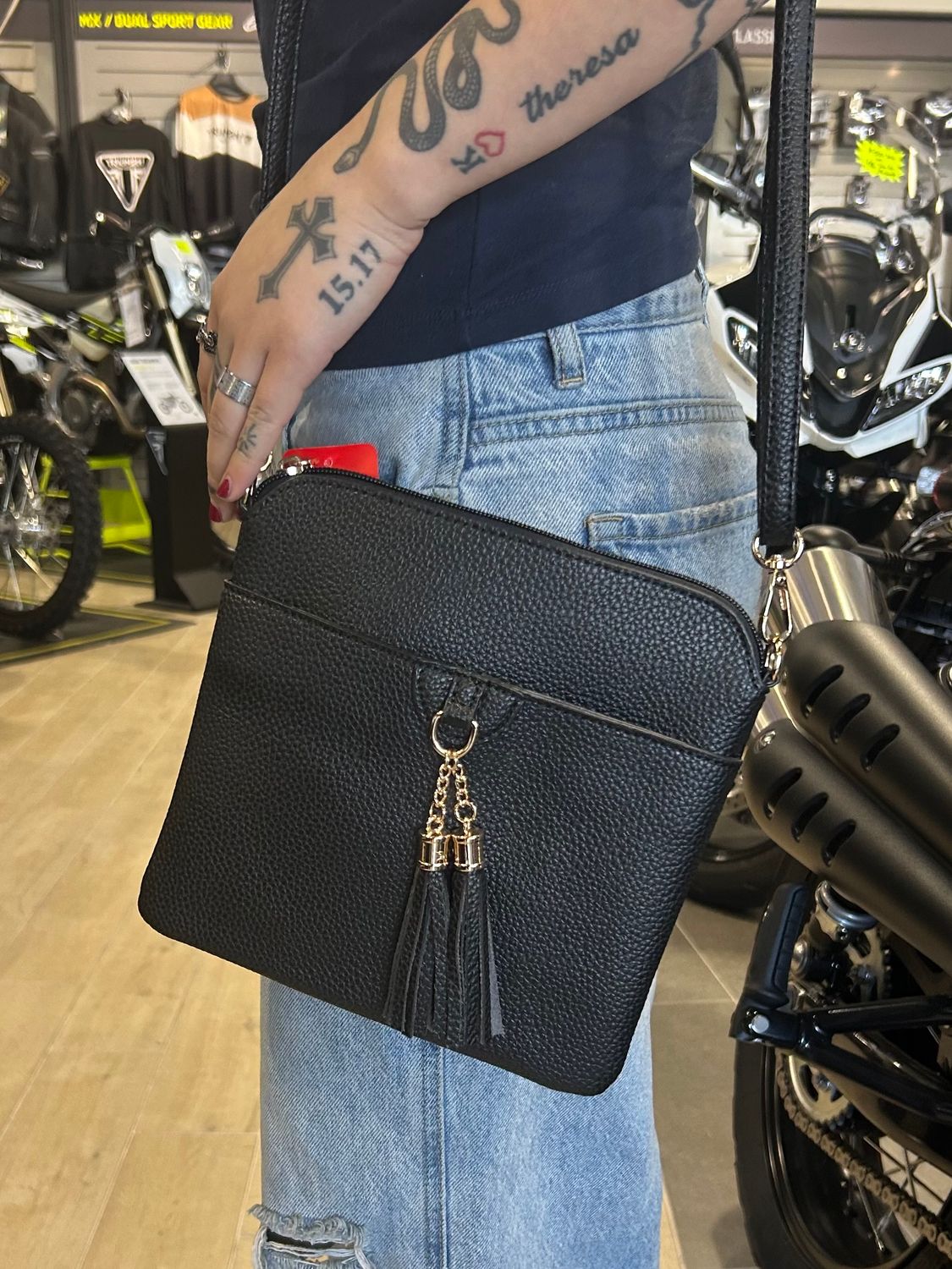 FAUX LEATHER MESSAGE BAG WITH TASSEL