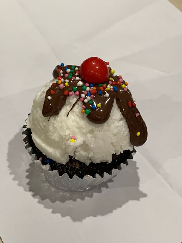 10% off - 2 dozen standard cupcakes - VANILLA BEAN or CHOCOLATE, Ice-cream Sundae signature buttercream icing