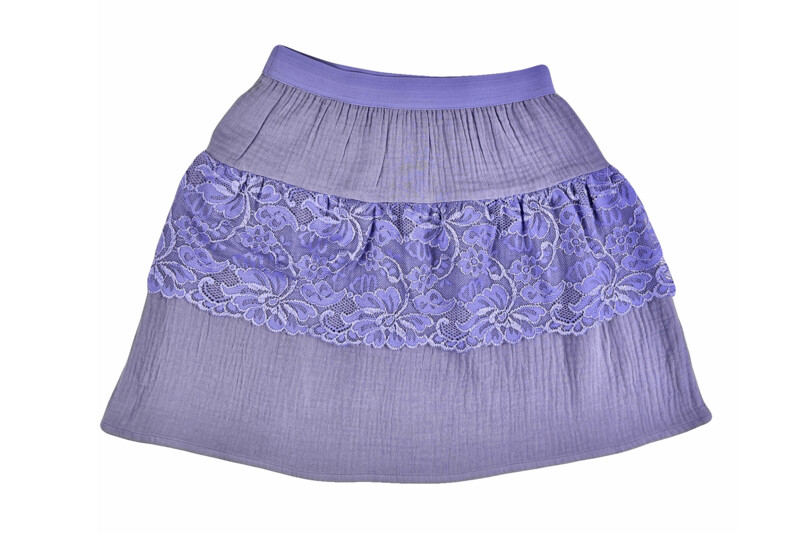 Kinderrock lila mit Spitzenbesatz Kinderrock lila mit Spitzenbesatz