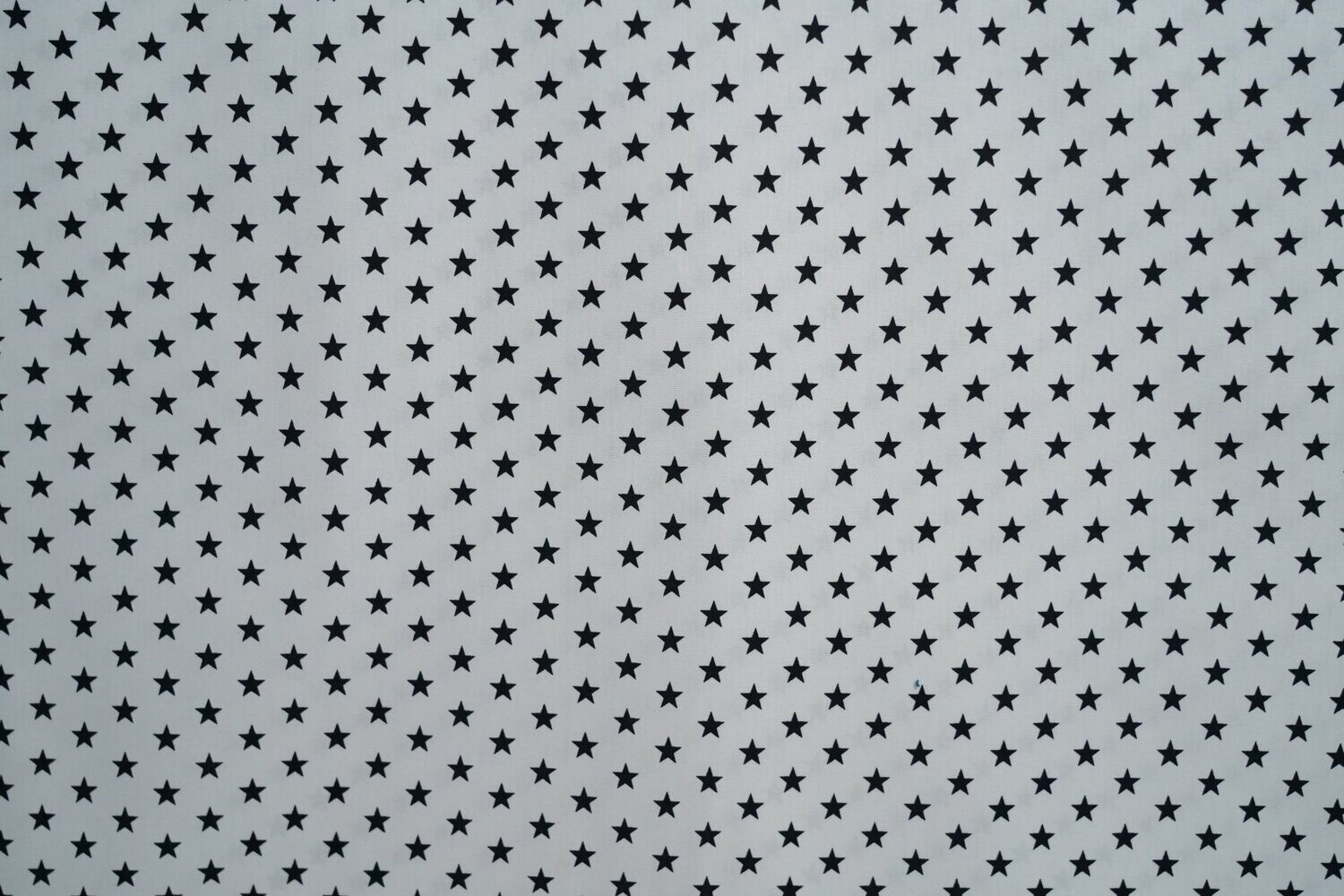 Popelinstoff Print schwarze Sterne Hellblau 140 cm