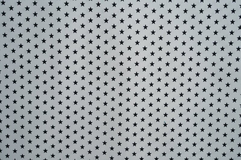 Popelinstoff Print schwarze Sterne Hellblau 140 cm Popelinstoff Print schwarze Sterne Hellblau 140 cm