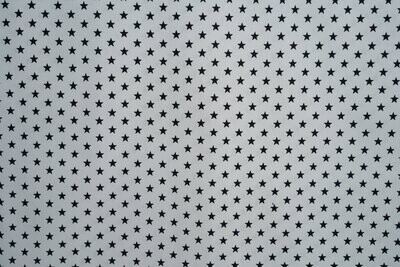 Popelinstoff Print schwarze Sterne Hellblau 140 cm