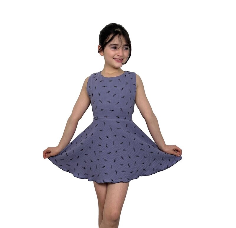 Kinderkleid Flieder mit Federmuster Kinderkleid Flieder mit Federmuster
