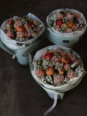 Šviežių gėlių puokštės