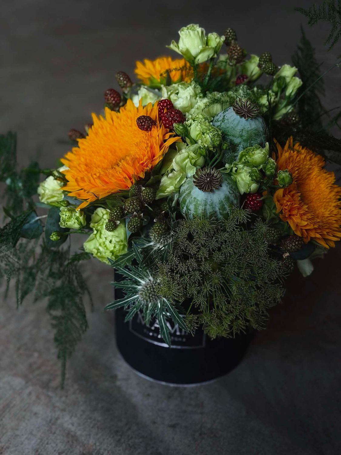 Saulėgrąžų dėžutė M | MAMin Flower Store