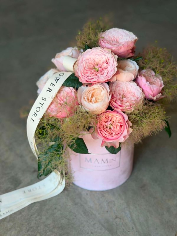 Sodo rožių dėžutė  "BLUSH ROSES" M