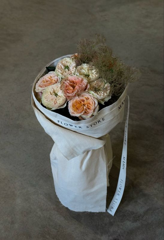Sodo rožių puokštė "LIGHT ROSES" S
