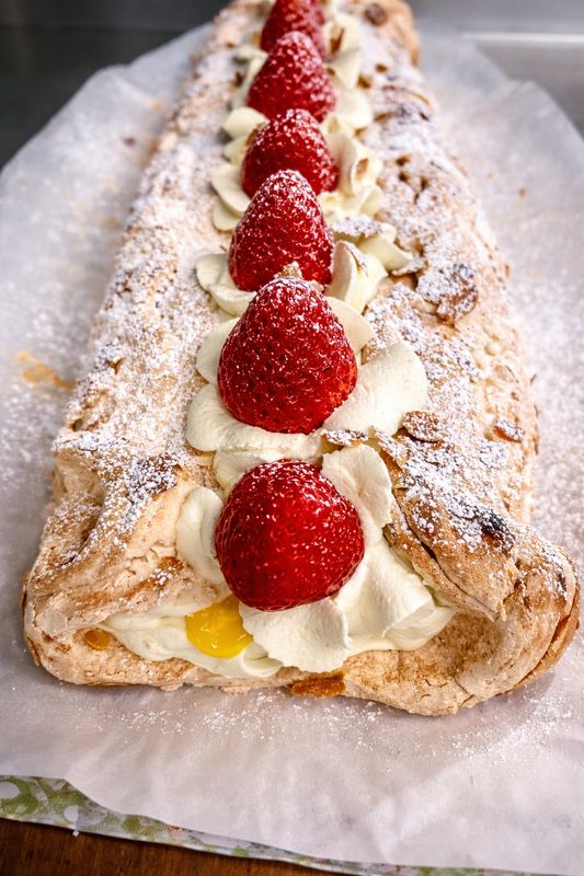 Fresh Berry Roulade with Lemon Curd